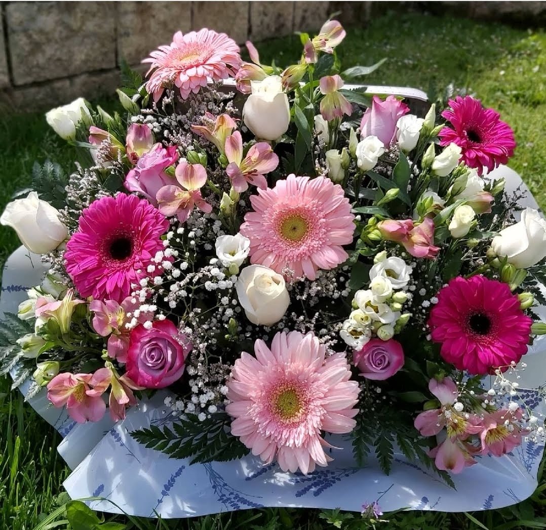 Flores variadas en caja - Imagen 3