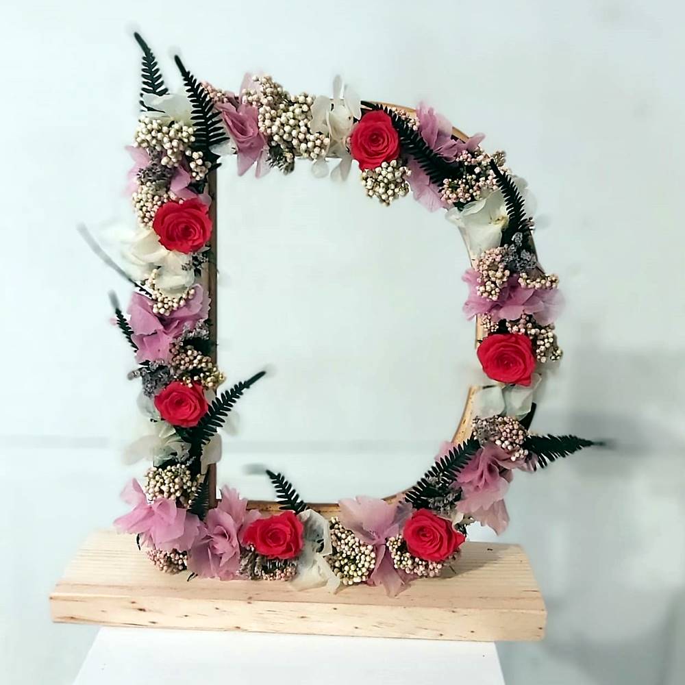 Letras de flores preservadas